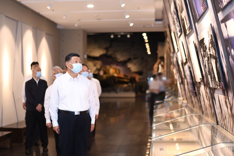 2022年8月16日至17日，中共中央總書記、國家主席、中央軍委主席習近平在遼寧考察。這是16日下午，習近平在錦州市考察遼沈戰(zhàn)役紀念館。 新華社記者 燕雁 攝
