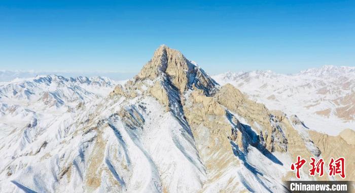 圖為山川被白雪覆蓋?！《继m縣融媒體中心供圖